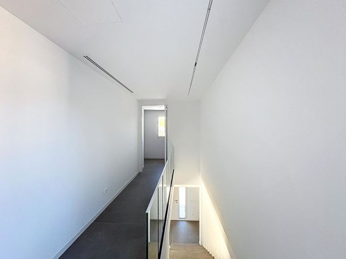 Image No.34-5 Bed Villa for sale