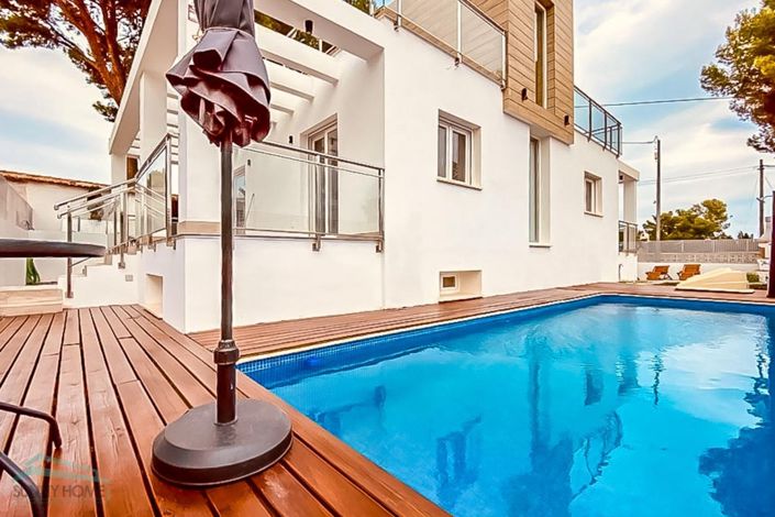 Image No.1-4 Bed Villa for sale