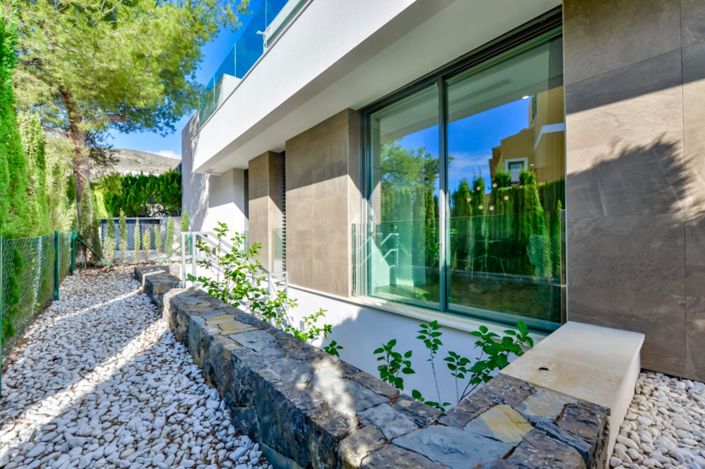 Image No.6-6 Bed Villa for sale