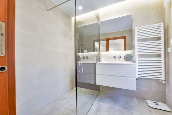 Image No.42-4 Bed Villa for sale