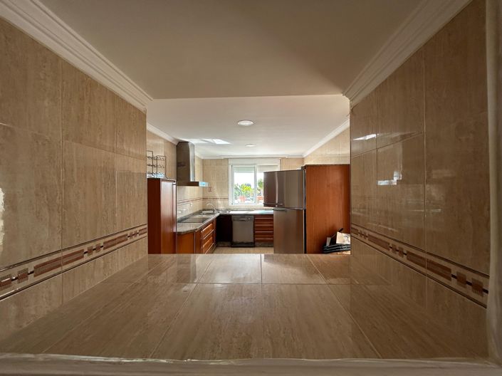 Image No.9-7 Bed Villa for sale