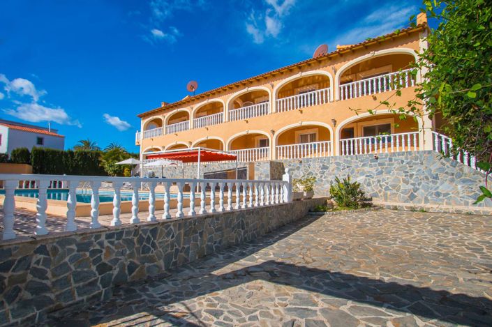 Image No.2-12 Bed Villa for sale