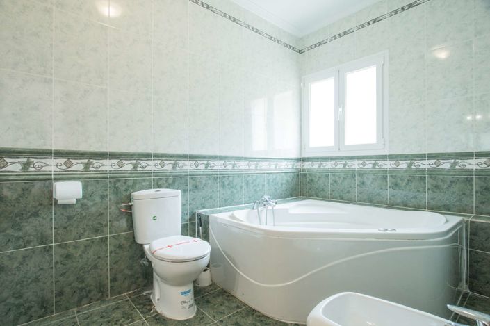 Image No.20-12 Bed Villa for sale