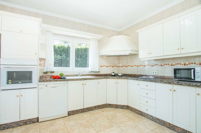 Image No.6-12 Bed Villa for sale