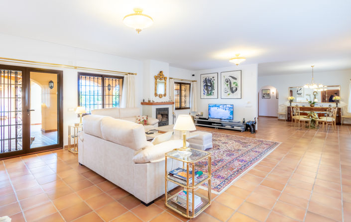 Image No.3-5 Bed Villa for sale