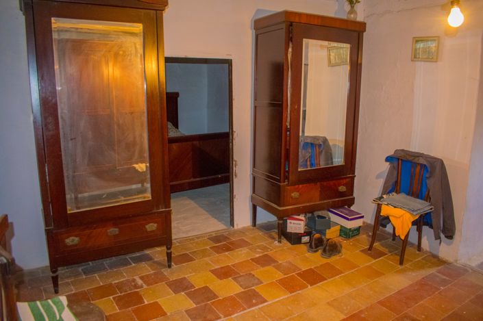 Image No.11-9 Bed Townhouse for sale