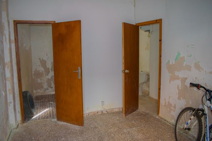 Image No.7-9 Bed Townhouse for sale