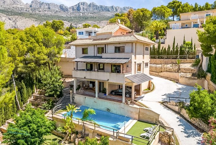Image No.1-4 Bed Villa for sale