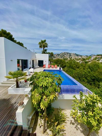 Image No.1-3 Bed Villa for sale
