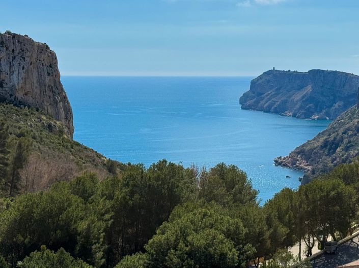 Image No.2-4 Bed Villa for sale