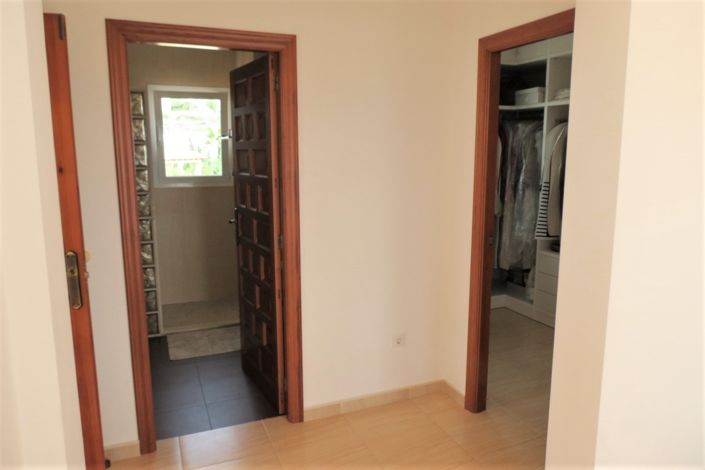 Image No.28-3 Bed Villa for sale