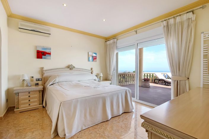 Image No.4-4 Bed Villa for sale