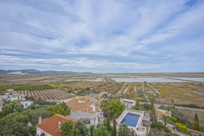 Image No.45-5 Bed Villa for sale