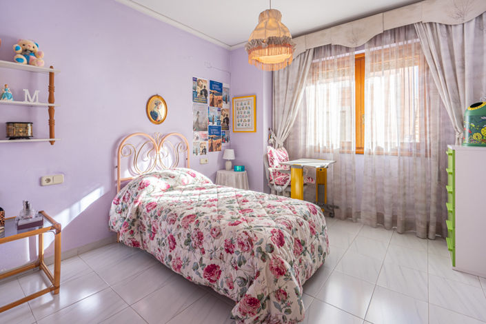 Image No.14-4 Bed Townhouse for sale