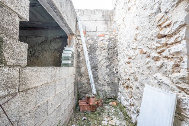 Image No.20-1 Bed Land for sale