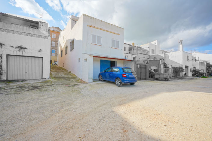 Image No.1-7 Bed Townhouse for sale