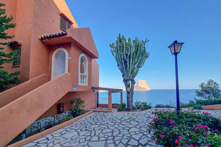 Image No.14-3 Bed Townhouse for sale