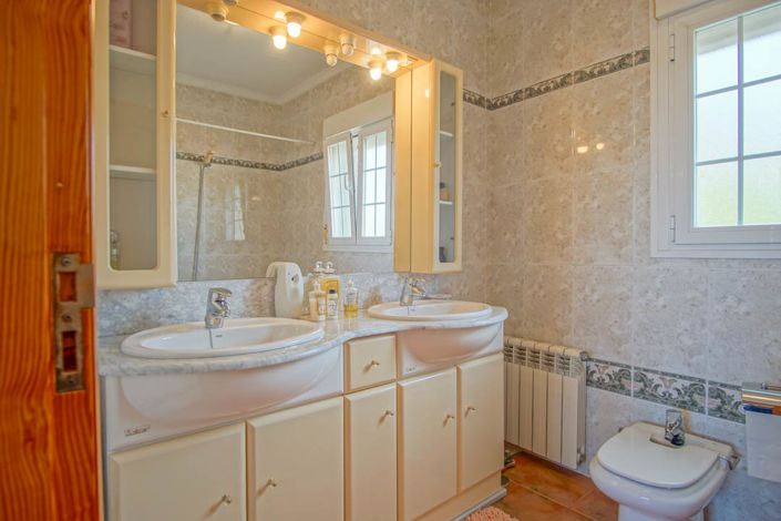 Image No.32-5 Bed Villa for sale