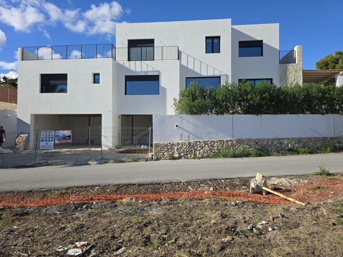 Image No.1-4 Bed Villa for sale