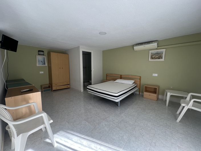 Image No.16-26 Bed Commercial for sale