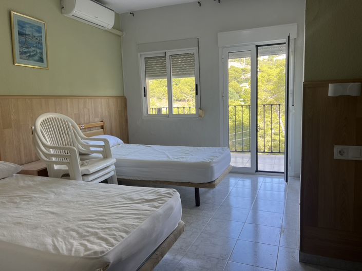 Image No.17-26 Bed Commercial for sale