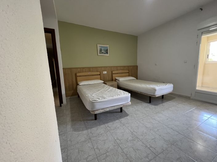 Image No.20-26 Bed Commercial for sale