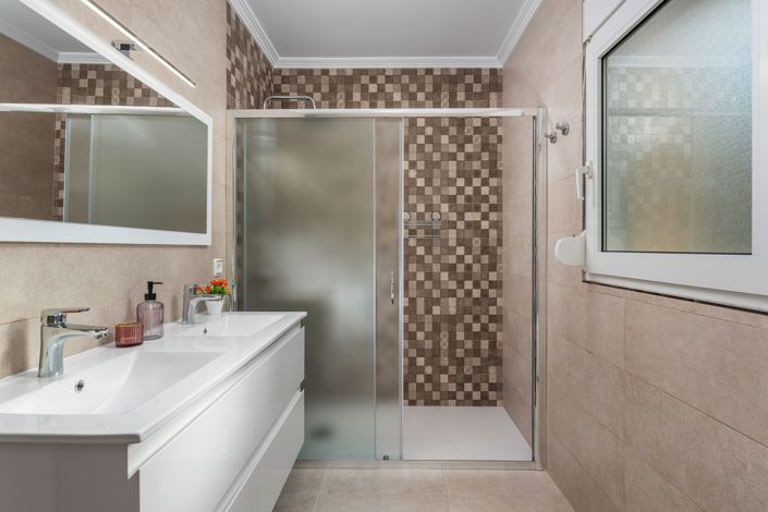 Image No.26-6 Bed Villa for sale