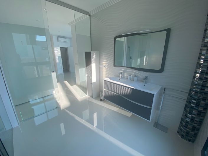 Image No.27-5 Bed Villa for sale