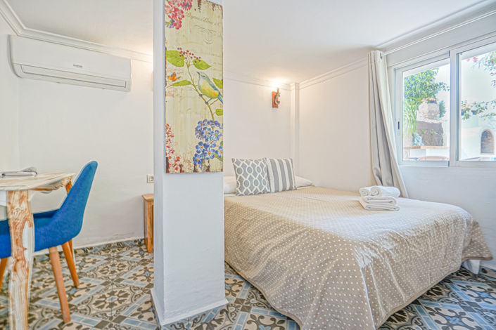 Image No.10-16 Bed Commercial for sale