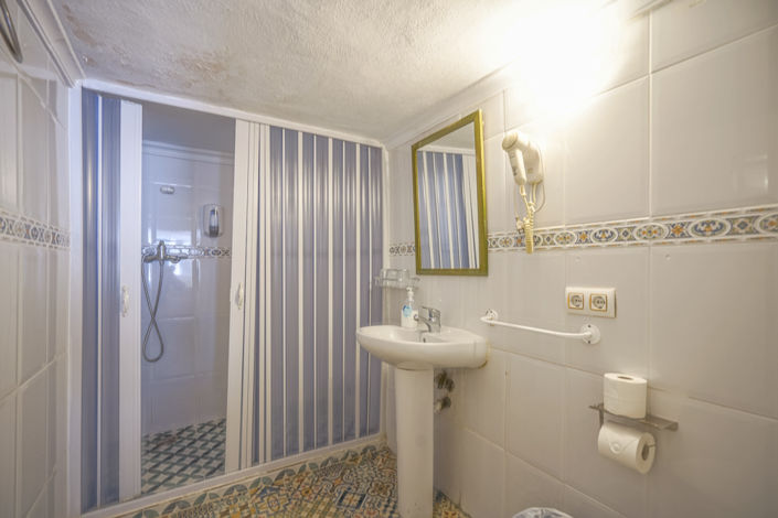 Image No.14-16 Bed Commercial for sale