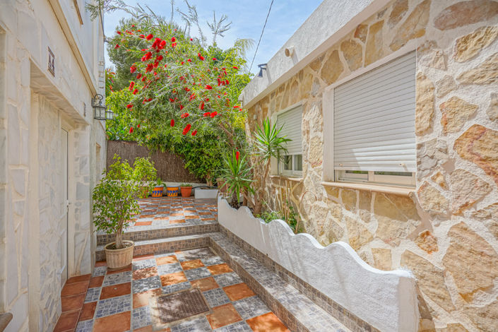 Image No.15-16 Bed Commercial for sale