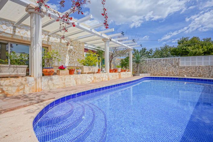 Image No.23-16 Bed Commercial for sale