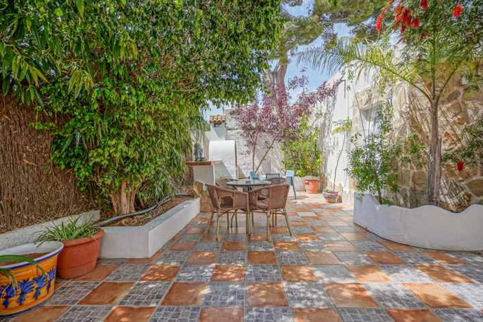 Image No.28-16 Bed Commercial for sale