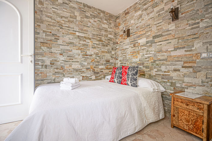 Image No.29-16 Bed Commercial for sale