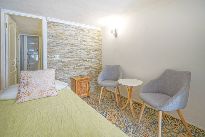 Image No.5-16 Bed Commercial for sale