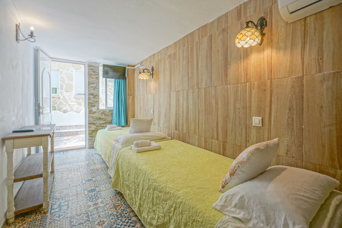 Image No.6-16 Bed Commercial for sale