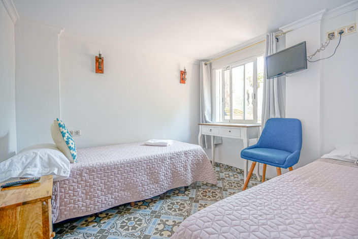 Image No.7-16 Bed Commercial for sale