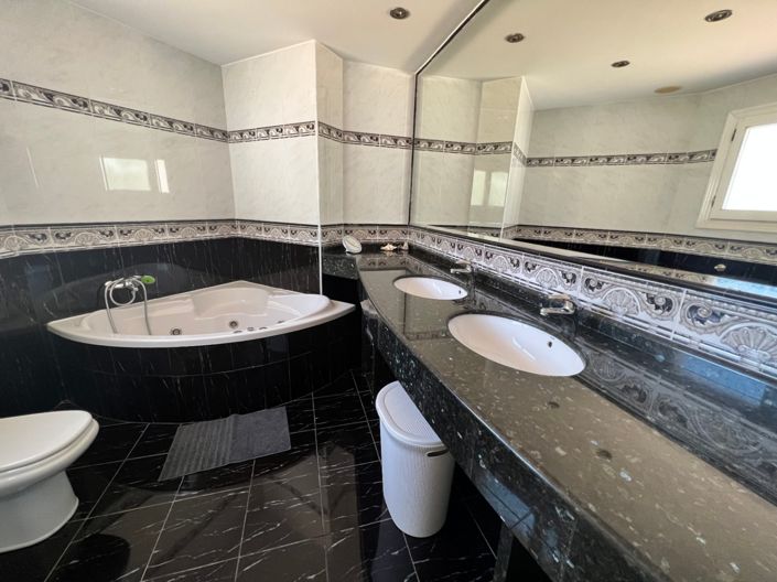 Image No.15-4 Bed Villa for sale