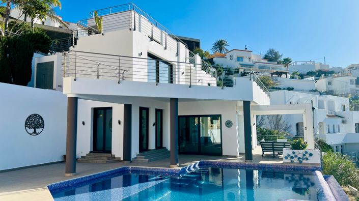 Image No.2-4 Bed Villa for sale