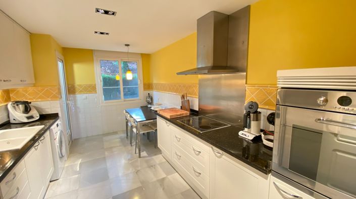 Image No.24-3 Bed Apartment for sale