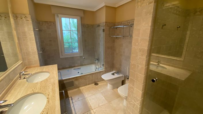 Image No.39-3 Bed Apartment for sale