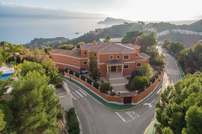 Image No.1-7 Bed Villa for sale