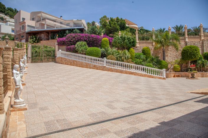 Image No.16-10 Bed Villa for sale