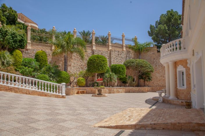 Image No.18-10 Bed Villa for sale