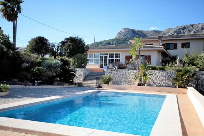 Image No.1-6 Bed Villa for sale