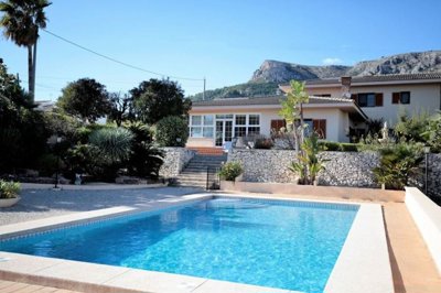 6 Bed Villa for sale