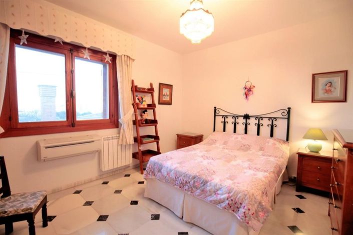 Image No.14-6 Bed Villa for sale