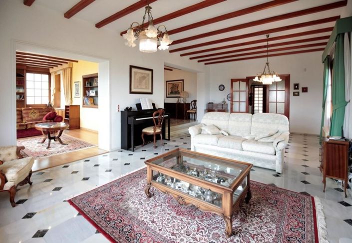 Image No.2-6 Bed Villa for sale