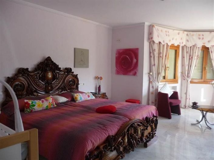 Image No.39-5 Bed Villa for sale