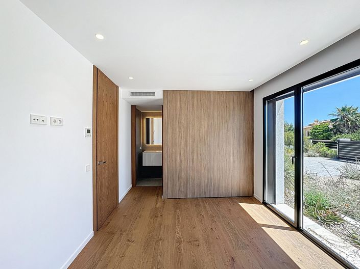 Image No.24-3 Bed Villa for sale